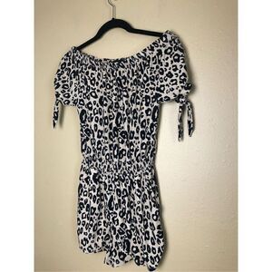 Derek Heart short Romper  w/Pockets sleeves Off The Shoulder Leopard Print Size